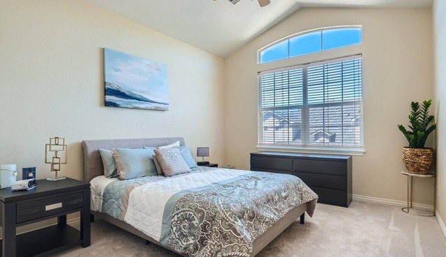 Fully furnished Condo within 8 minutes to UC Health or NCMC