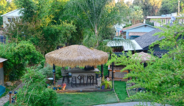 Fully Furnished Cottage With BBQ And Pool - pet considered