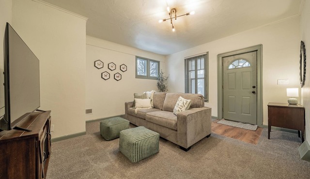 Fully Furnished Cozy Home with Fenced Yard in a Peaceful Neighborhood