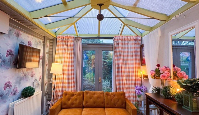 Fully Furnished Easy London Stay-Access by Elm Park & City Airport-Studio