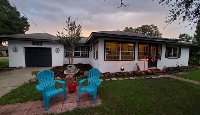 Fully Furnished Entire house, fenced yard.Pets OK. 30 min to Legoland