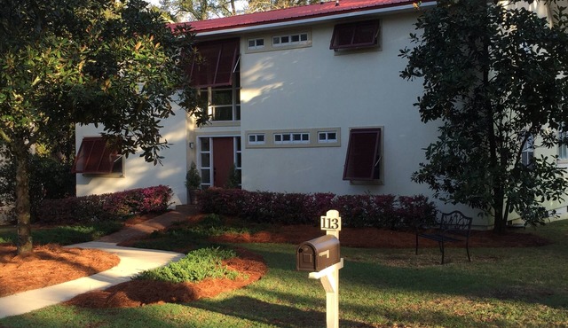 Fully Furnished - Fairhope Bluff ~ Minimum 31 day stay {available May 1-Nov 30}