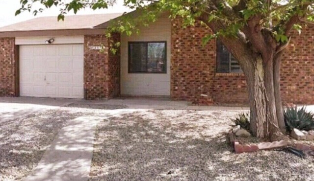 Fully furnished, fun, 3 bedroom home!