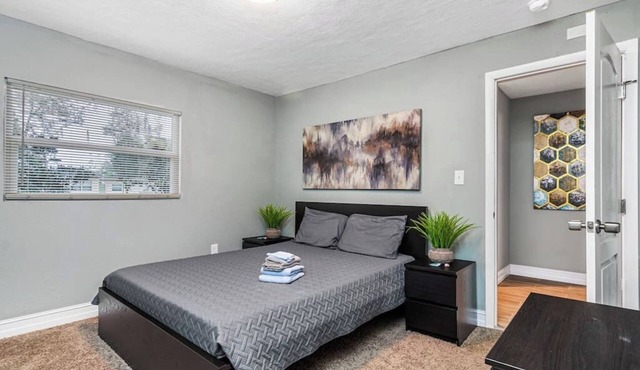 Fully furnished guest house in Clearwater (GH1)