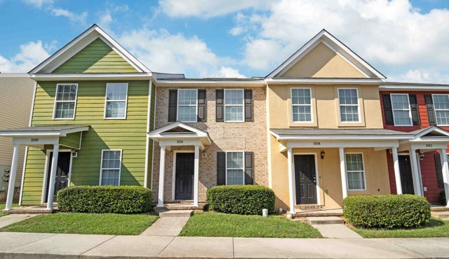 Fully Furnished Gated Townhouse - 1016 Micah Tr