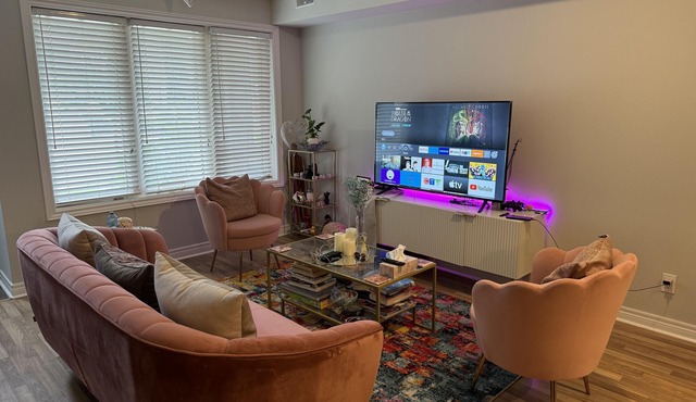 Fully Furnished Gorgeous 2 Bedroom 2 Bathroom Townhouse in Hyde Park Leaside