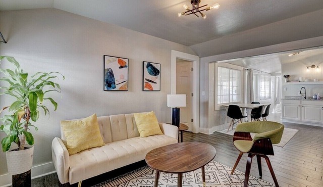 Fully furnished house by Tinker- Kitchen- Center of OKC