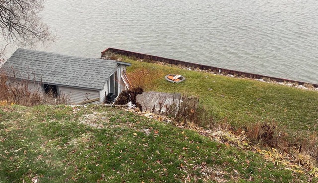 Fully furnished home on the St Lawrence River between Prescott and Brockville