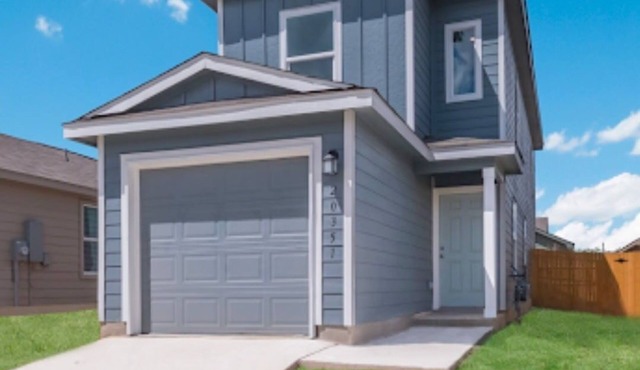 Fully furnished home in Converse, it's nice, convenient and a quiet stay.