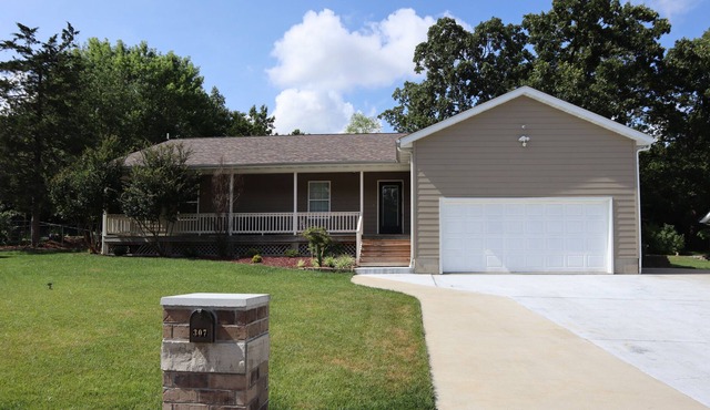 Fully Furnished home in Rolla with country charm