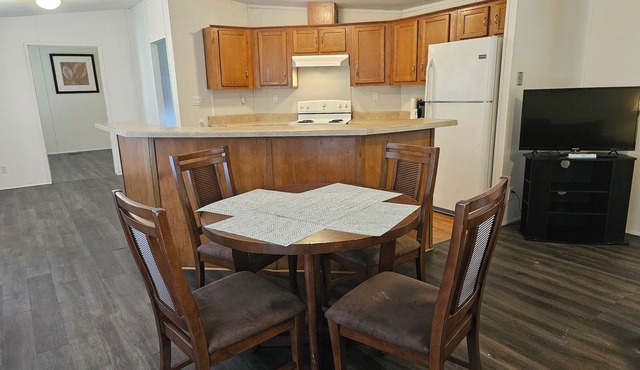 Fully Furnished Home near Orange and near Beaumont - All Utilities Included