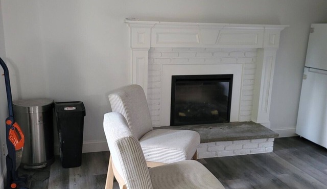 Fully Furnished in-law suite. Patio, Yard. Washer drier all private.Per friendly
