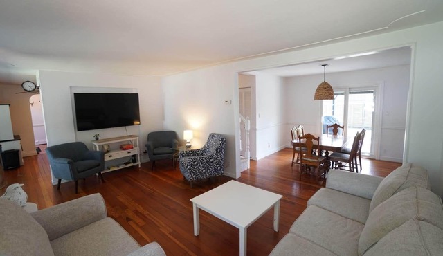 Fully Furnished Lakeside Getaway in Beautiful Bright's Grove!