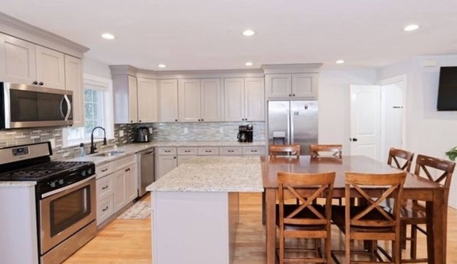 Fully Furnished, Luxurious Smart Home, 5 Bedrooms w/dedicated Office