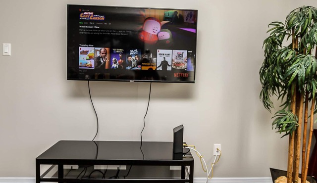 Fully furnished Luxury 3 Bedroom house near Aylmer Marina