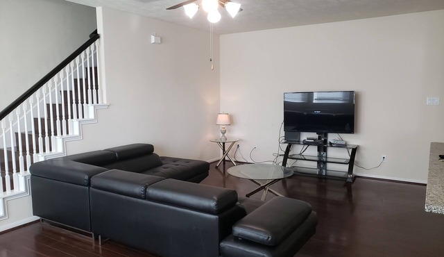 Fully Furnished Luxury Townhome - Copperfield - Safe Location, Nicely Furnished
