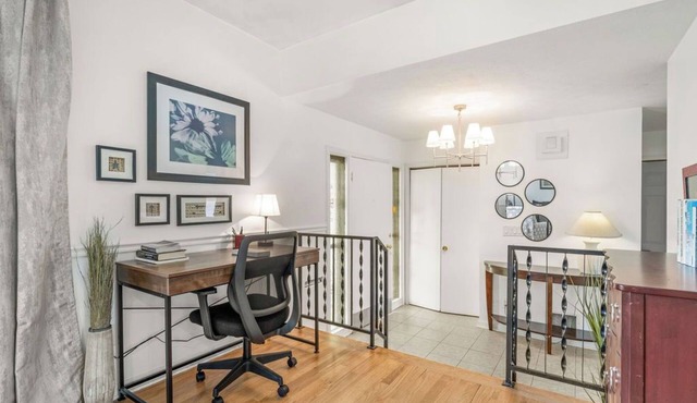 Fully Furnished Paid Utilities 3-bedroom 2-1/2 Bath Home on a quiet Cul-de-Sac