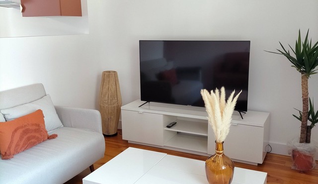 Fully furnished, quiet location