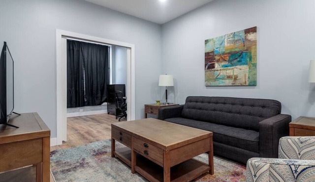 Fully Furnished Rental in Old Town - 2 beds - Unit 2F
