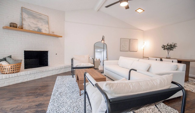 Fully Furnished Retro Energy Retreat in Richardson, Dallas Texas