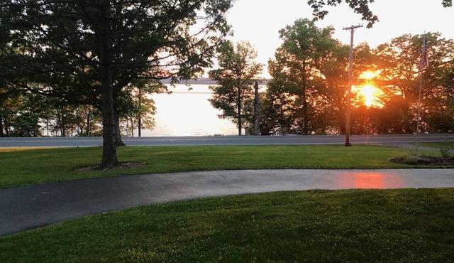 Fully Furnished Seneca Lake Lakefront Rental