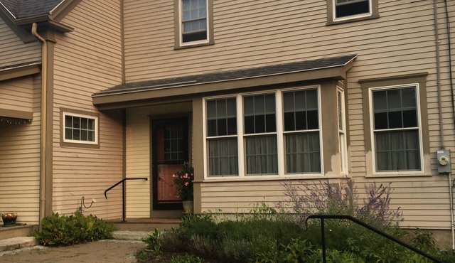 Fully furnished spacious 1-bedroom apartment with WiFi in rural Maine village