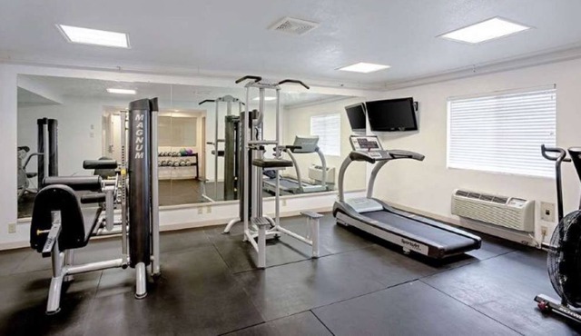 Fully Furnished Studio Available in Clinton, IA