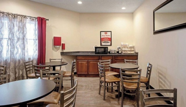 Fully Furnished Studio Available in Clinton, IA