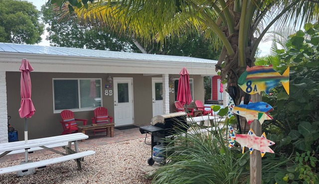 Fully furnished studio, 50 yards from ocean, shared pool, fishing-jetty
