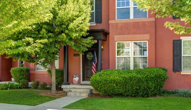 Fully Furnished Town Home - Family or Corporate Accommondations - 30 day min.