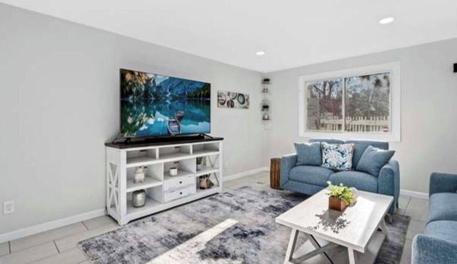 Fully Furnished Townhome - Pool/Hot Tub/Tennis