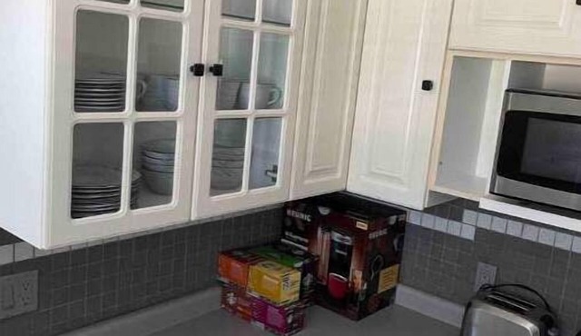 Fully Furnished Upper Suite in quiet Southmont.