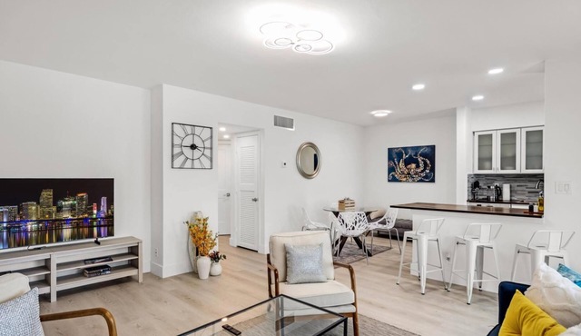 Fully furnished 2/1 in Fort Lauderdale Miami