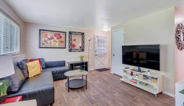 Fully furnished and equipped 30+ day rental near hospitals and University of Utah. Ideal for Traveling Nurses, internships, students, extended medical care or relocation. Washer and dryer. Free parking. Queen bed.