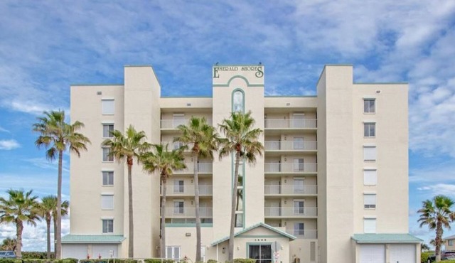 Fully-Furnished, Beautiful Oceanfront Condo