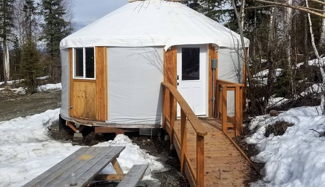 Fully-furnished Willow Yurt 2 🌲 at AK Dogstead