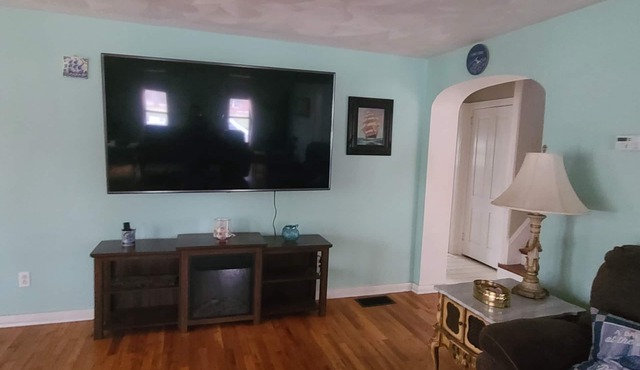 Fully furnished yr round home near Seneca Lake, on Wine trail, Family Friendly