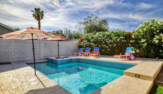Fully licensed pool home w/outdoor kitchen.