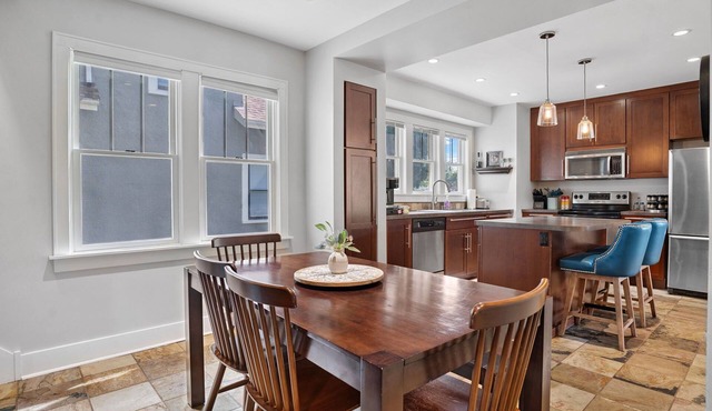 Fully Loaded Entire Home, Fast Wi-Fi, and Pet Friendly, Fenced Backyard