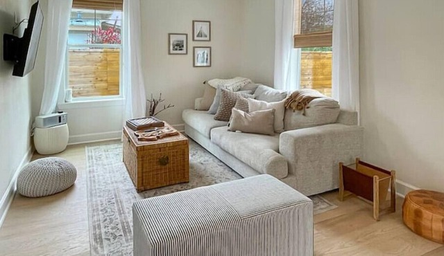 Fully Loaded, Free Driveway & Street Parking!