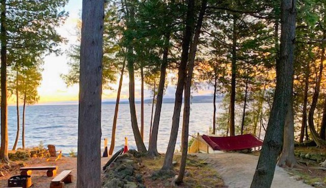 Fully Loaded Lakefront Lodge w/Pier & Game Room