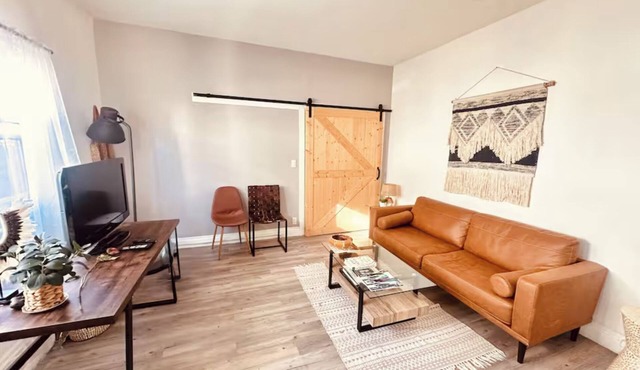 Fully Loaded Separate Entrance 1 Bed + Bonus Rm near Downtown- Sun Flooded