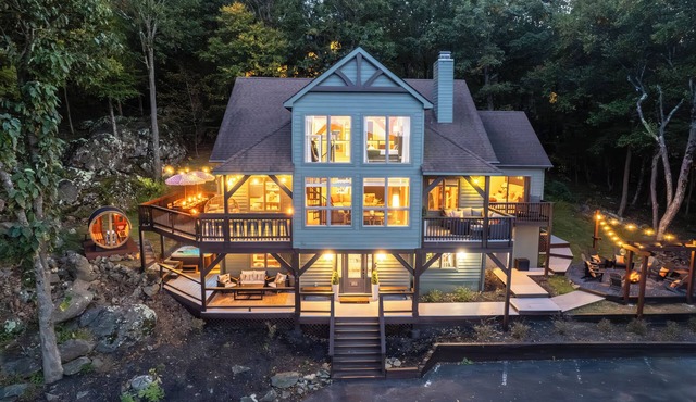 Fully Loaded 8BR in Wintergreen! Sleeps 23