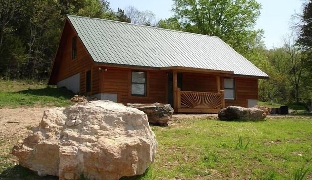 Fully modern and unique country lodge. Quiet and cozy.