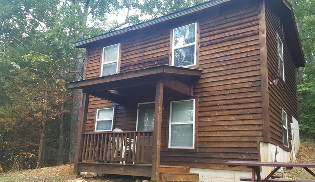 Fully modern 'rustic' cottage with hiking and floating oppurtunities nearby.