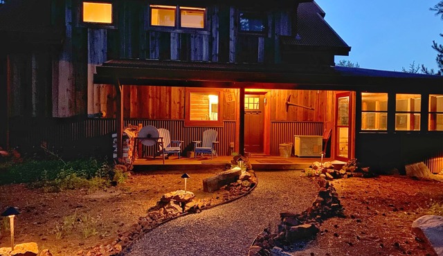 Fully modernized historic log cabin near Giants Ridge