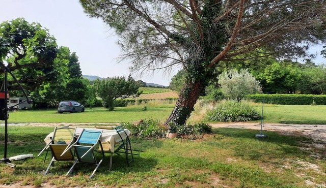 Fully PMR-accessible furnished apartment in the heart of an organic farm, ideal for couples or friends.