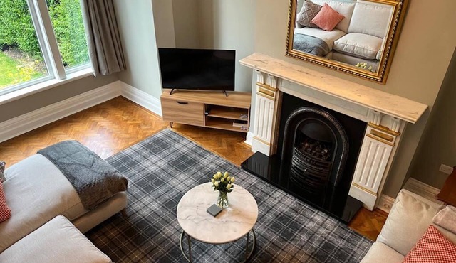 Fully refurbished modern ground floor 2 bed apartment. 700 yards from the beach❤