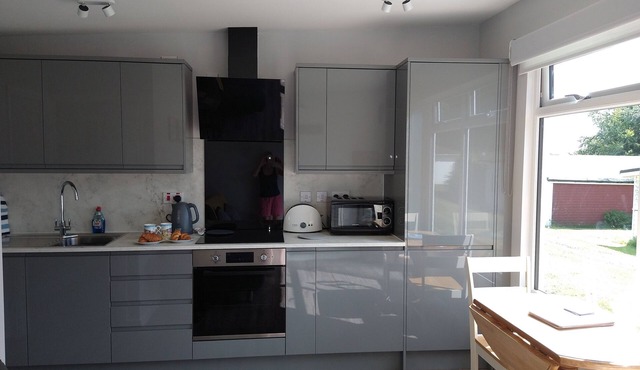 Fully refurbished chalet, sleeps 3, free parking nr Dartmouth