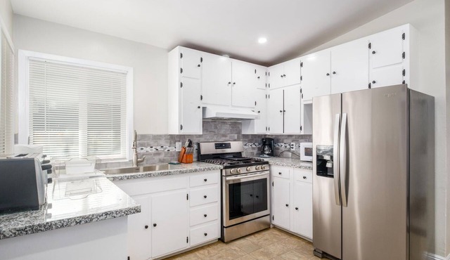 Fully Refurbished Home for up to 9 Visitors